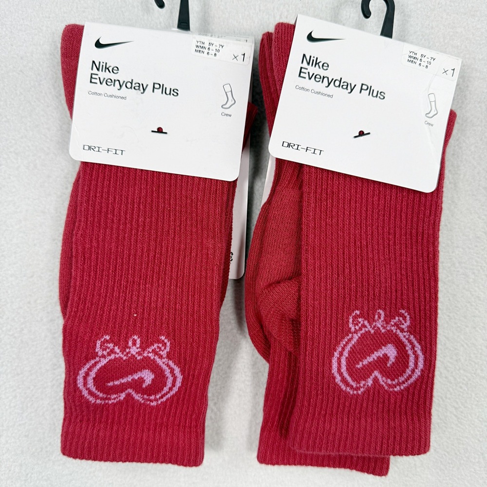 Nike Valentines Day Crew Socks 2 Pack / Size M (Womens 6-10)